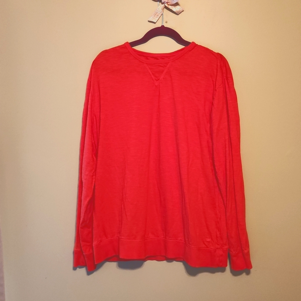 Large Crown & Ivy t. Excellent condition.  No spots no stains .